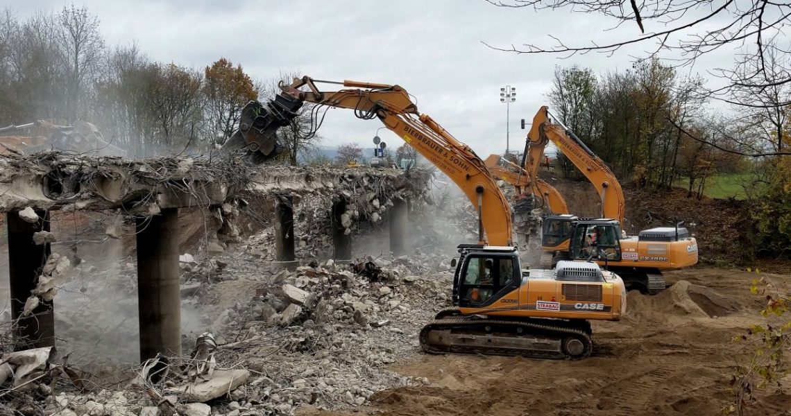 Case Raupenbagger mit Betonschere und Hydraulikhammer