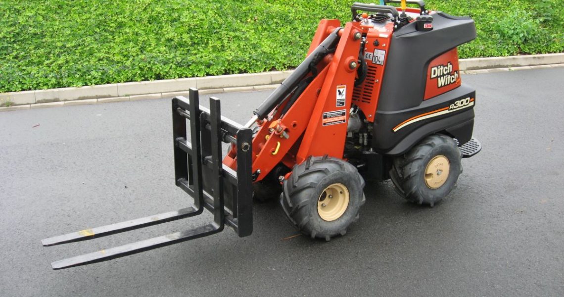 DitchWitch Radlader R300 mit Gabelträger