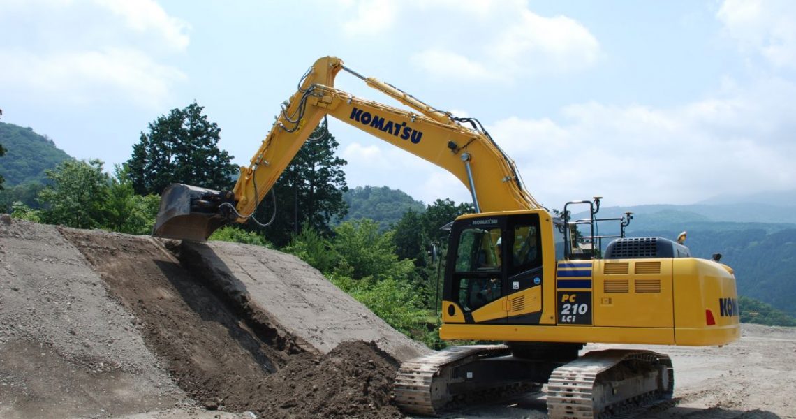 Komatsu PC210LCi-10 mit serienmäßiger Maschinensteuerung