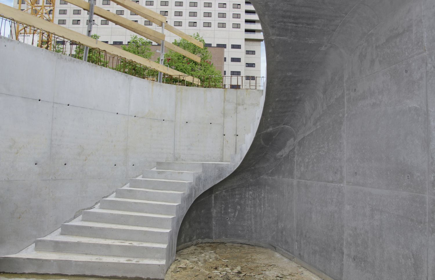 Gerundeter Überhang an einer Treppe