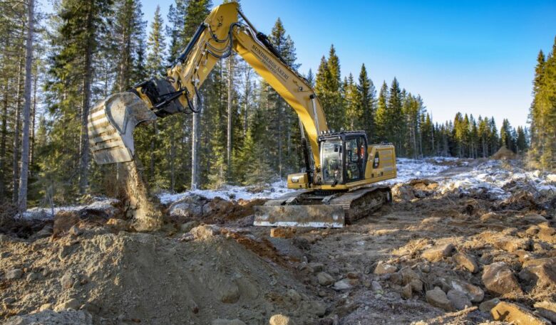 Cat-Bagger mit Tiltrotator und Frontschild