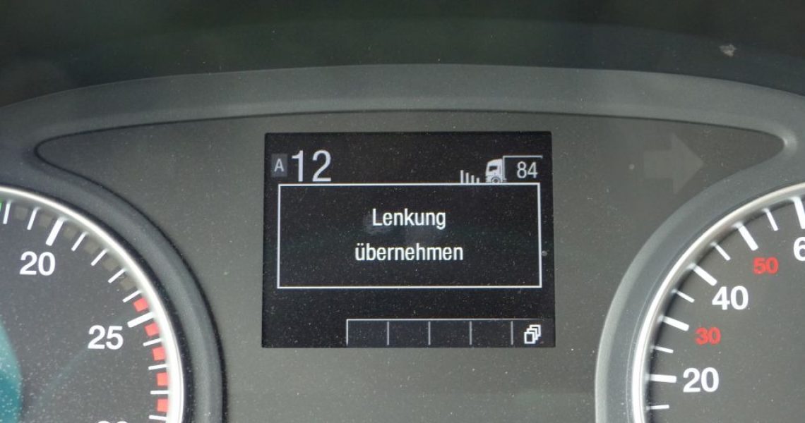 MAN Spur-Rückführungs-Assistent im Cockpit