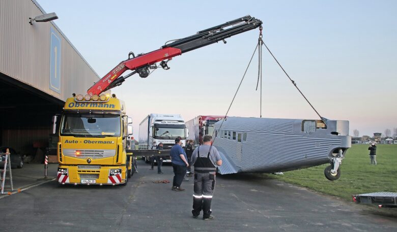 Umzugshelfer für Flugzeug-Klassiker