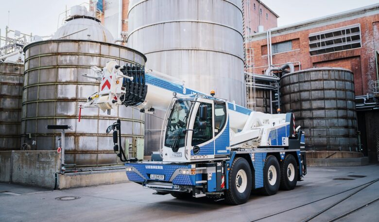 50-t-Liebherr-Kran mit zusätzlichem elektrischen Antrieb