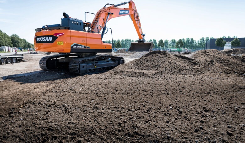 Smarter Doosan-Bagger mit vollelektrischer Hydrauliktechnologie