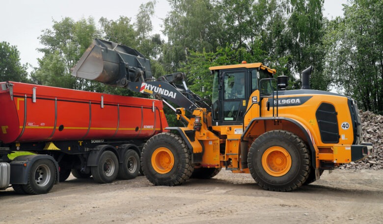 Elsner-Transporte nutzt in der Kiesgrube Hyundai HL960A