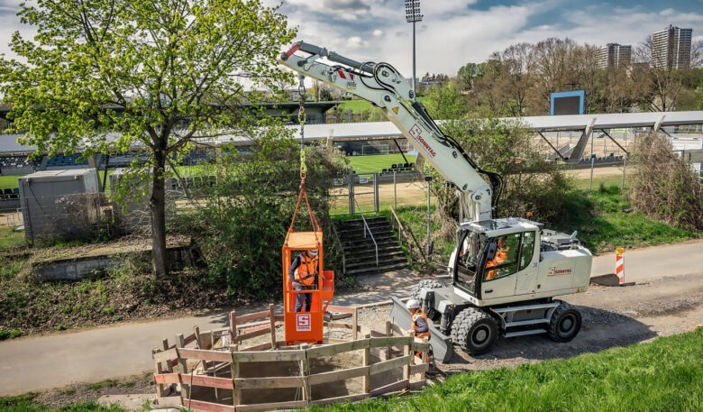 Liebherr A 920 Litronic mit Personenkorbbetrieb