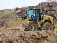 Cat 966 GC unterstützt Huber Transporte bei Rohstoffverladung