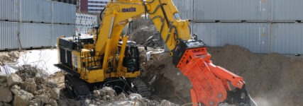 Komatsu-Abbruchbagger PC 950-11 von Schlüter projektspezifisch abgestimmt