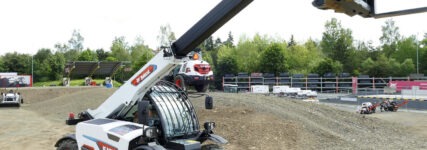 Testrunden mit Radlader L 95 und Bagger E 60 bei Bobcat in Dobris