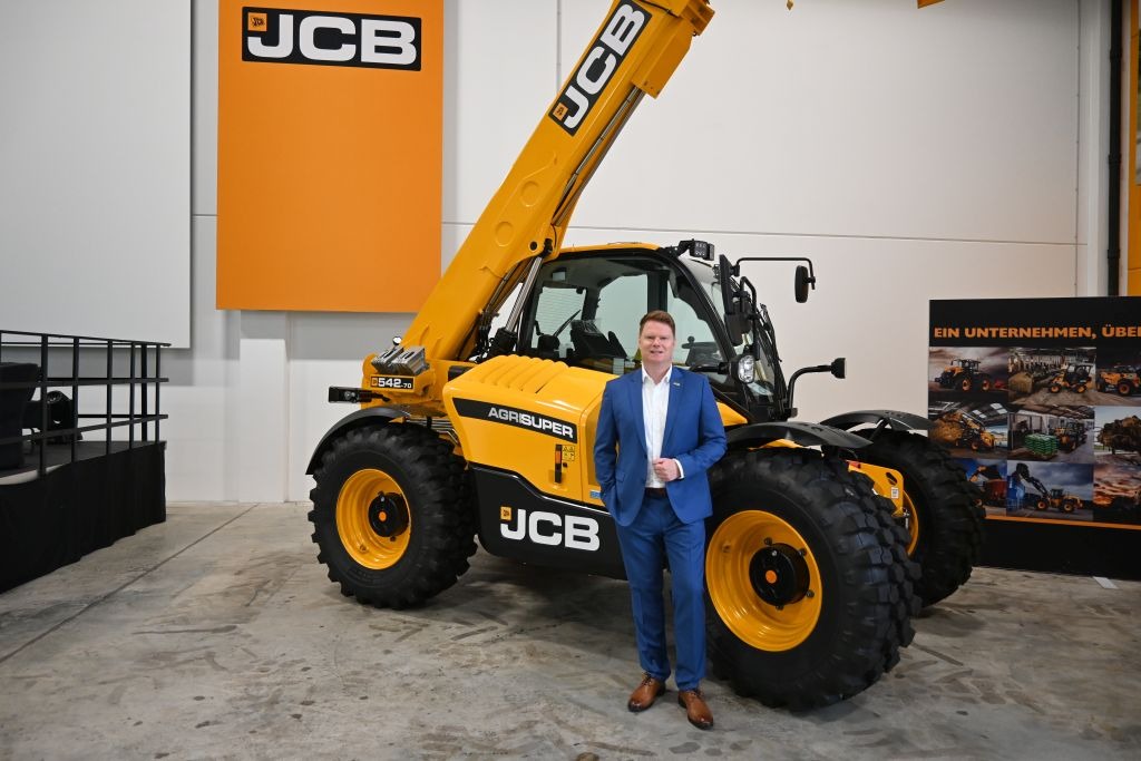 JCB, Dr Matthias Szupories