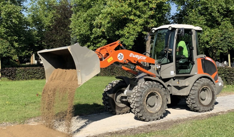 Präzise Bodenbearbeitung mit dem Weycor AR 420