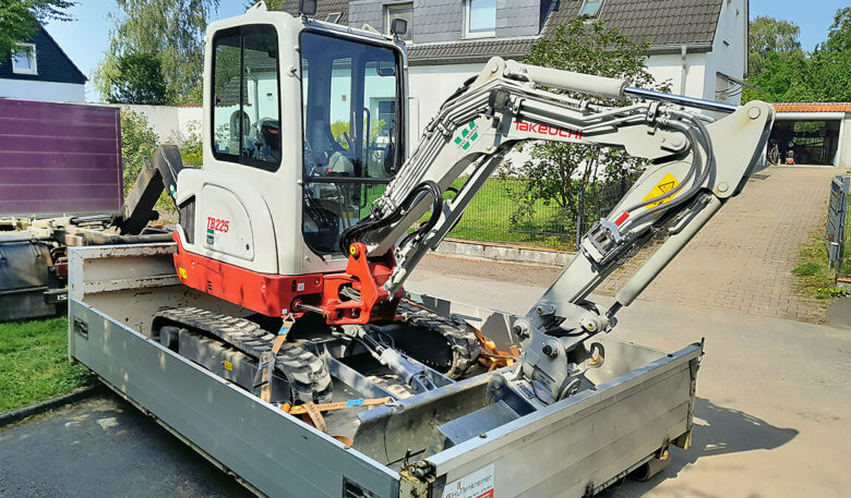 Der Kompaktbagger TB 225 von Takeuchi im Test